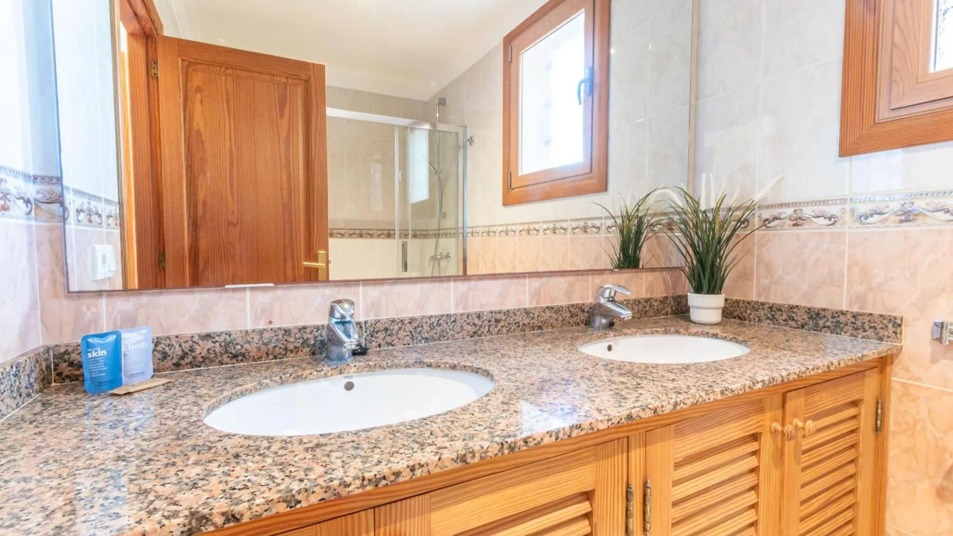 Sa Trona Beach House 桑坦伊