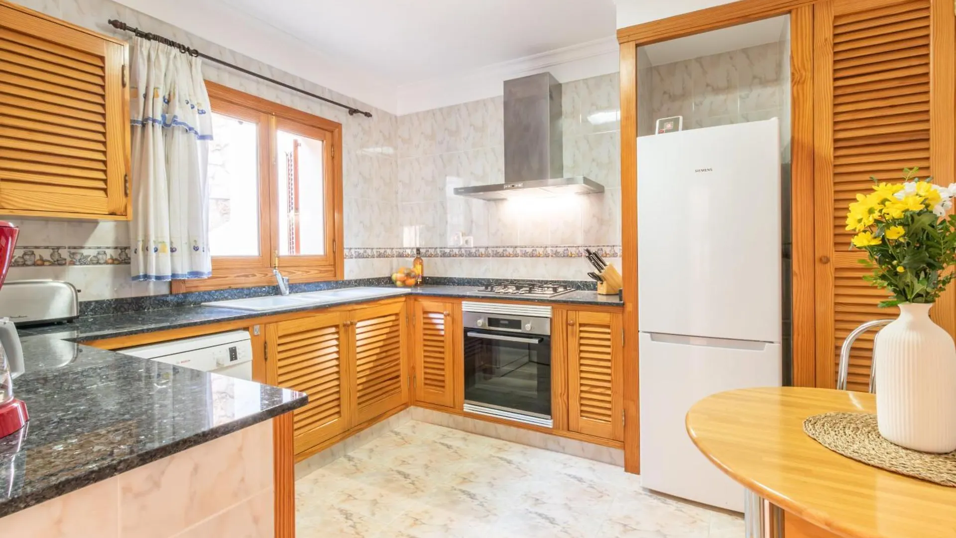 Sa Trona Beach House 桑坦伊